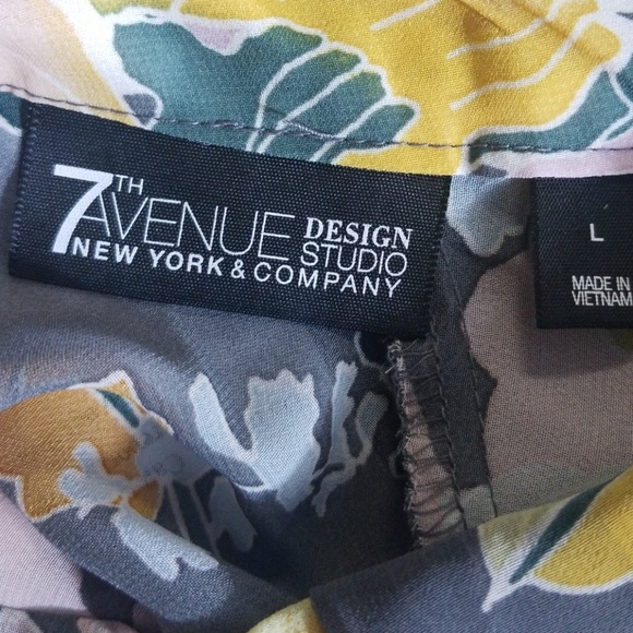 SOLD New York & Company 7the Ave Design Studio - Picture 5 of 6